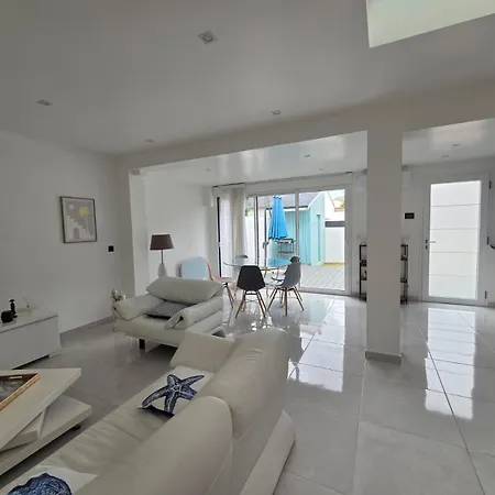 Holiday home Maison A 8 Mn De L'ile De Re Et De La Rochelle 2 5 Personnes Nieul-sur-Mer